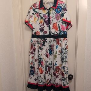 NWOT floral Garden Dress With Hidden Side Zip And Functional Buttons